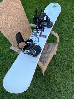 Snowboard délka 157 cm
