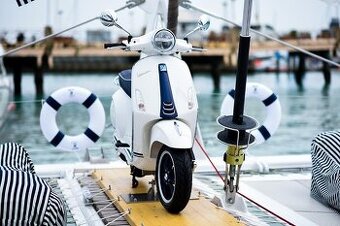 VESPA PRIMAVERA YACHT CLUB PORTOFINO 125