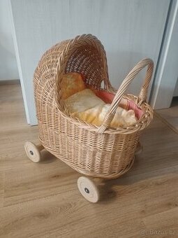 Proutěný kočárek pro panenky, top stav