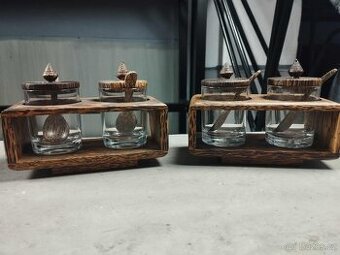 Ručně vyráběná sada kořenek – dřevo & sklo