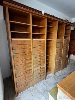 Kvalitní nábytek z uzavřené lékárny