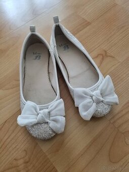 Dívčí balerínky Baťa - bílé s mašlí - vel. 32