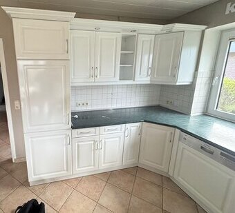 Bílá rustikální kuchyně MIRABEL