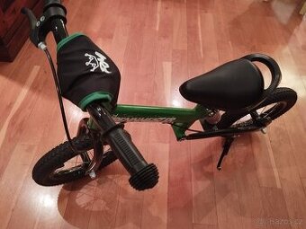 Úplně nové krásné odrážedlo pro malé děti