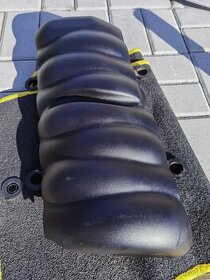 Corvette C6 - dekl sání motoru