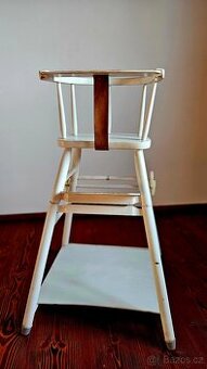 Dřevěná jídelní židlička