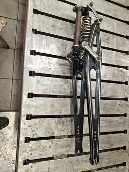 díly na předválečné moto