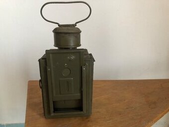 Stará vojenská lampa