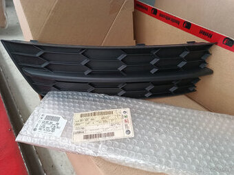 Krytka mlhovky pravá do předního nárazníku Škoda Rapid