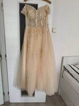 Nádherné plesové / maturitní šaty
