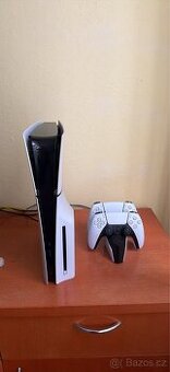 PS5 Slim + 2 ovladače + nabíjecí stanice