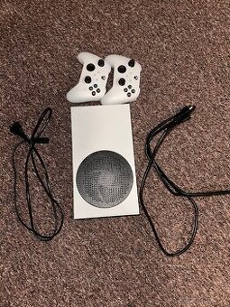 Prodám Xbox Series S 512GB + 2 ovladače