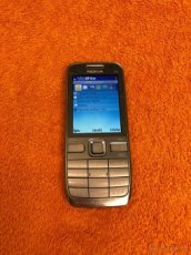 Nokia E52 v pěkném stavu