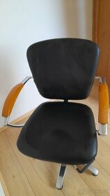 Kadeřnická židle  a umyvadlo
