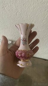 Vázička z růžového porcelánu - 1