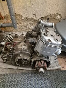 Motor Suzuki GT a Kawasaki tříválec dvoutakt