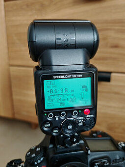 NIKON SB910