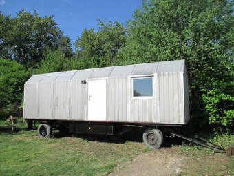 Obytná maringotka 8 m x 2,4 m, zateplená, pojízdná