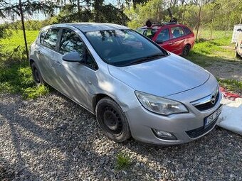 Opel Astra J 1.4 16v 74 kw r.v. 2010