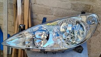 Přední světla Peugeot 307