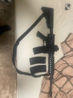 airsoftova zbran M4 CYMA