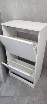 Botník IKEA BISSA, bílá, 49x28x93 cm