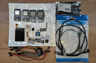 4x ESP32, sensory, Display, USB programátor