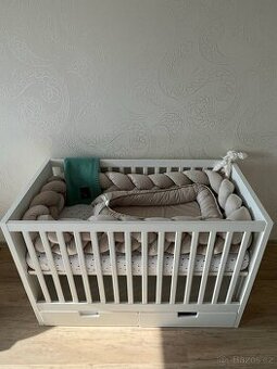 Postýlka 120x60 se šuplíčky a kvalitní matrací v kompletním