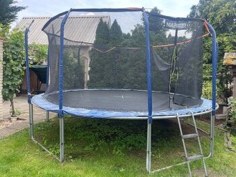 Trampolína