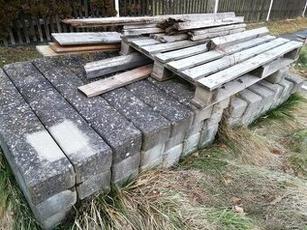Prodám betonové palisády 18x12x100 přírodní