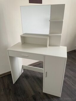 Toaletní stolek