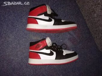 Pánské boty Nike Air Jordan 1 MID, velikost 44.