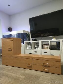 Skříňka pod TV nebo akvárium