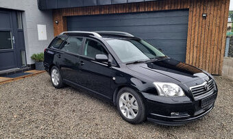 Avensis kombi 1,8i slušný stav servis a STK