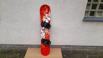 Kvalitní snowboard Factory Flower 150 cm