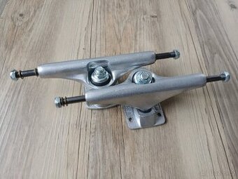 Skate trucky Bullet