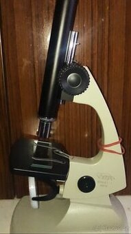 Mikroskop Yunnat-1 (СССР) – školní monokulární mikroskop