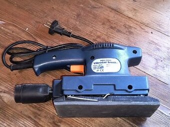 Vibrační bruska značky Direx Tools
Příkon: 135 W