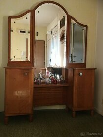 Starožitný nábytek z období první republiky