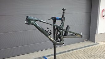 Trek slash gen 6  carbon  L hipivot