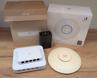 Ubiquiti Cloud Gateway Ultra + AP AC Lite + Switch Flex Mini