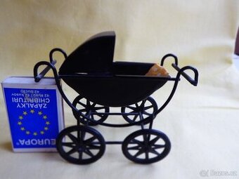 MALÝ KOVOVÝ KOČÁREK