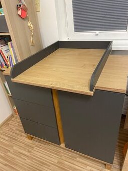 Komoda s přebalovacím pultem