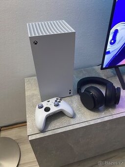 Xbox Series X + Xbox Headset