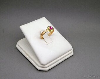 Krásný starší prsten s rudým kamínkem punc. LEV