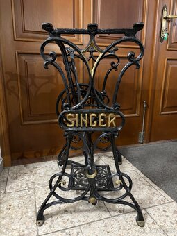 Litinové podstavce ze šicích strojů