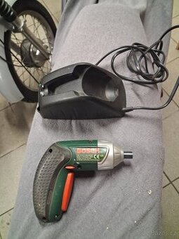 Aku šroubovak Bosch,nabijecka 500kc