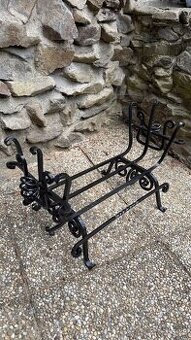 Kovaný stojan na dřevo