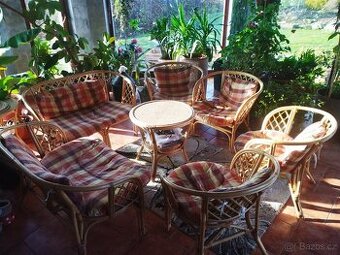 Ratanový s podsedáky