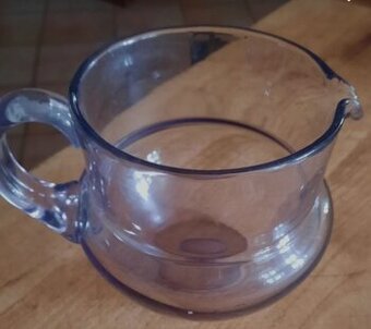 Starý skleněný džbán